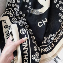 Charger l'image dans la galerie, CC Letter Print Winter Shawl (Black & Beige)