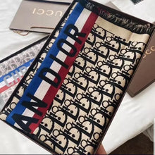 Charger l'image dans la galerie, Letter D Print Winter Shawl Reversible Side (Black & Beige)