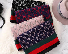 Charger l'image dans la galerie, CC Letter Print Winter Cashmere Reversible Side Unisex Scarf