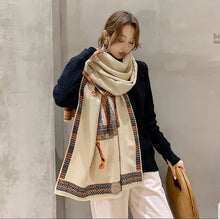 Charger l'image dans la galerie, Women Imitate Cashmere Long Scarf Fashion Luxury Horse Print Winter Shawl 180*65cm