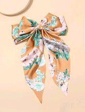 Load image into Gallery viewer, Bow Knot Decor Hair Clip