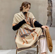 Charger l'image dans la galerie, Women Imitate Cashmere Long Scarf Fashion Luxury Horse Print Winter Shawl 180*65cm