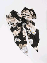 Load image into Gallery viewer, Bow Knot Decor Hair Clip