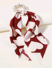 Load image into Gallery viewer, Pearl Scrunchy Print Scarf