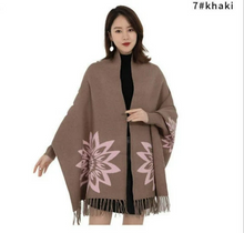 Charger l'image dans la galerie, Women Floral Reversible Side Winter Poncho