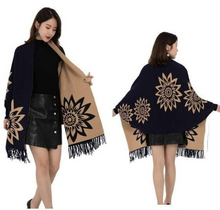 Charger l'image dans la galerie, Women Floral Reversible Side Winter Poncho