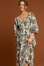 Charger l&#39;image dans la galerie, Umgee Ruffle Hem Flower Printed V-Neck Dress