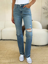 Charger l&#39;image dans la galerie, Judy Blue Full Size Mid Rise Destroyed Hem Distressed Jeans