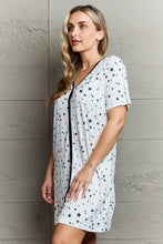 Charger l&#39;image dans la galerie, MOON NITE Quilted Quivers Button Down Sleepwear Dress