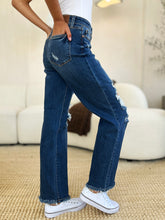 Charger l&#39;image dans la galerie, Judy Blue Full Size Mid Rise Distressed Raw Hem Jeans