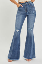 Cargar imagen en el visor de la galería, RISEN High Waist Distressed Fare Jeans