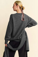 Cargar imagen en el visor de la galería, Davi &amp; Dani V-Neck Dropped Shoulder Sweater with Scarf Set