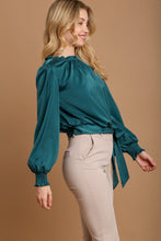 Cargar imagen en el visor de la galería, Umgee Frill Tied Hem Long Sleeve Blouse