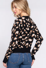 Cargar imagen en el visor de la galería, Long Slv Animal Jacquard Sweater