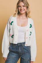 Charger l&#39;image dans la galerie, Mid cropped flower cardigan