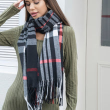 Charger l&#39;image dans la galerie, Plaid blanket scarf with tassel