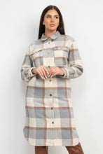 Cargar imagen en el visor de la galería, Plaid Buttoned Shacket Coat