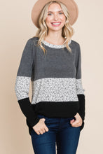 Load image into Gallery viewer, Colorblock Floral Contrast Long Sleeve Top