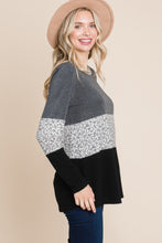 Load image into Gallery viewer, Colorblock Floral Contrast Long Sleeve Top