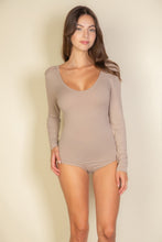 Cargar imagen en el visor de la galería, Scoop Neck Solid Long Sleeve Bodysuit