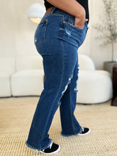 Charger l&#39;image dans la galerie, Judy Blue Full Size Mid Rise Distressed Raw Hem Jeans