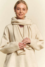 Charger l&#39;image dans la galerie, Davi &amp; Dani V-Neck Dropped Shoulder Sweater with Scarf