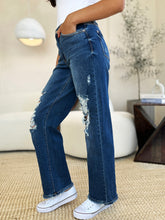 Charger l&#39;image dans la galerie, Judy Blue Full Size Mid Rise Distressed Raw Hem Jeans