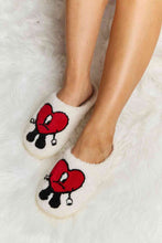 Cargar imagen en el visor de la galería, Melody Love Heart Print Plush Slippers