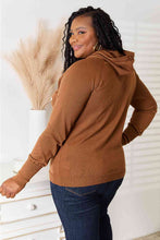 Cargar imagen en el visor de la galería, Heimish Full Size Star Graphic Hooded Sweater