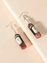 Charger l&#39;image dans la galerie, Wine Bottle Charm Drop Earrings