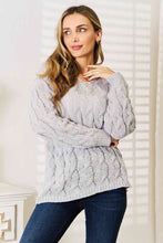 Cargar imagen en el visor de la galería, Woven Right Cable-Knit Hooded Sweater