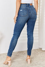 Charger l&#39;image dans la galerie, Judy Blue Full Size High Waist Distressed Slim Jeans
