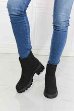 Charger l&#39;image dans la galerie, MMShoes Work For It Matte Lug Sole Chelsea Boots in Black